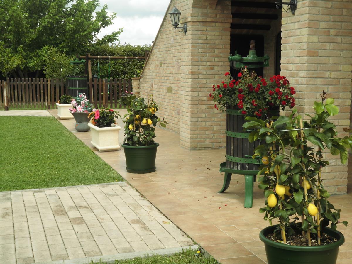 Il Casale Della Fornace Bed & Breakfast Бастия Умбра Екстериор снимка