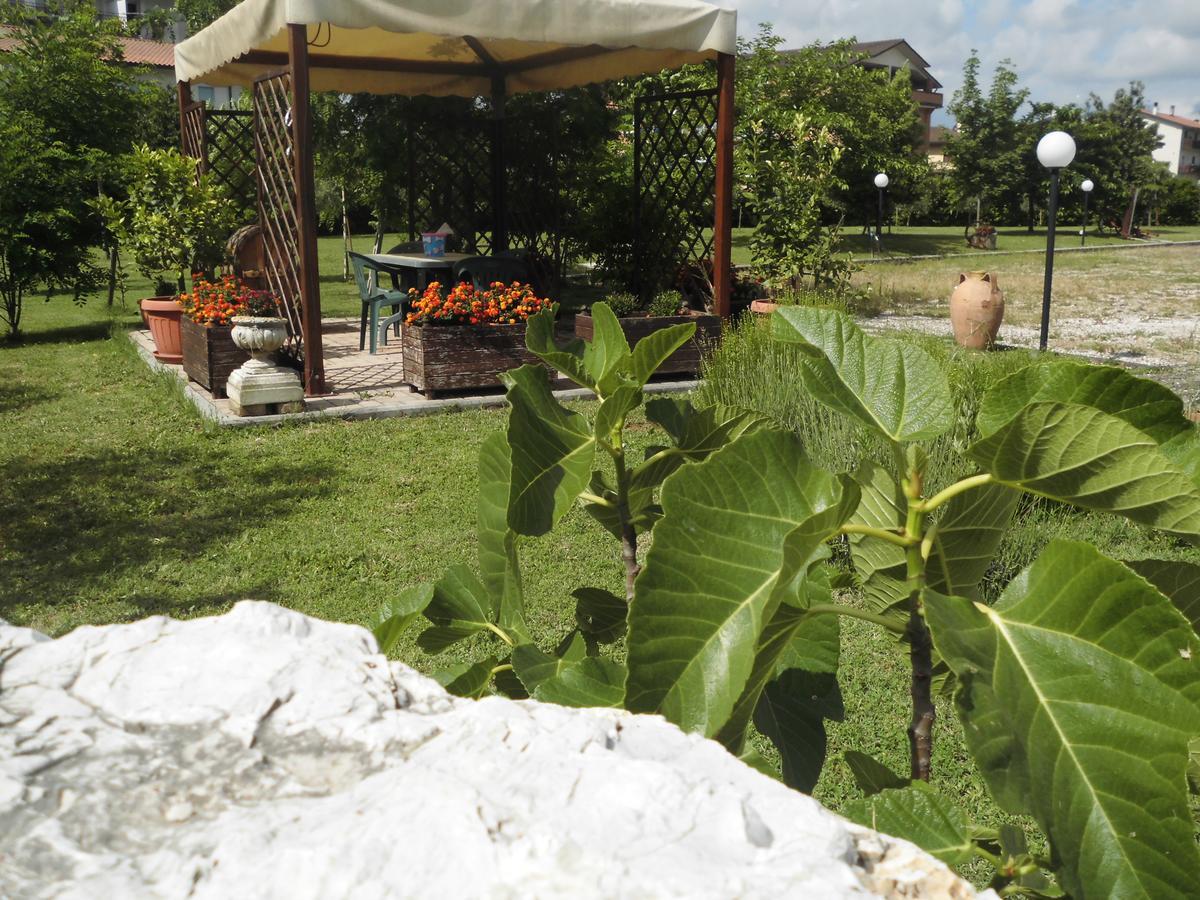 Il Casale Della Fornace Bed & Breakfast Бастия Умбра Екстериор снимка